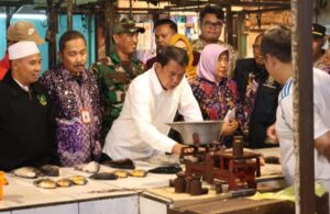 Bupati Tangerang Pantau Harga Bahan Pokok di Pasar Gudang Tigaraksa dan Pasar Curug