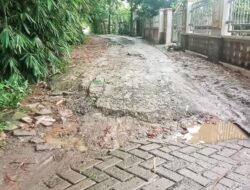 Miris, Jalan Kampung Klebet–Kayu Apu Puluhan Tahun Tak Kunjung Diperbaiki