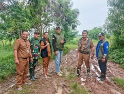 Akselerasi Perbaikan Infrastruktur, Dengan Gerak Cepat Camat Kemiri Tinjau Jalan Rusak di Kampung Kayu Apu