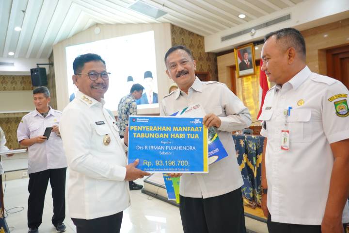 Pemkot Tangerang Serahkan SK Pensiun kepada 100 ASN, Wali Kota Persiapkan Masa Purna Bakti dengan Baik