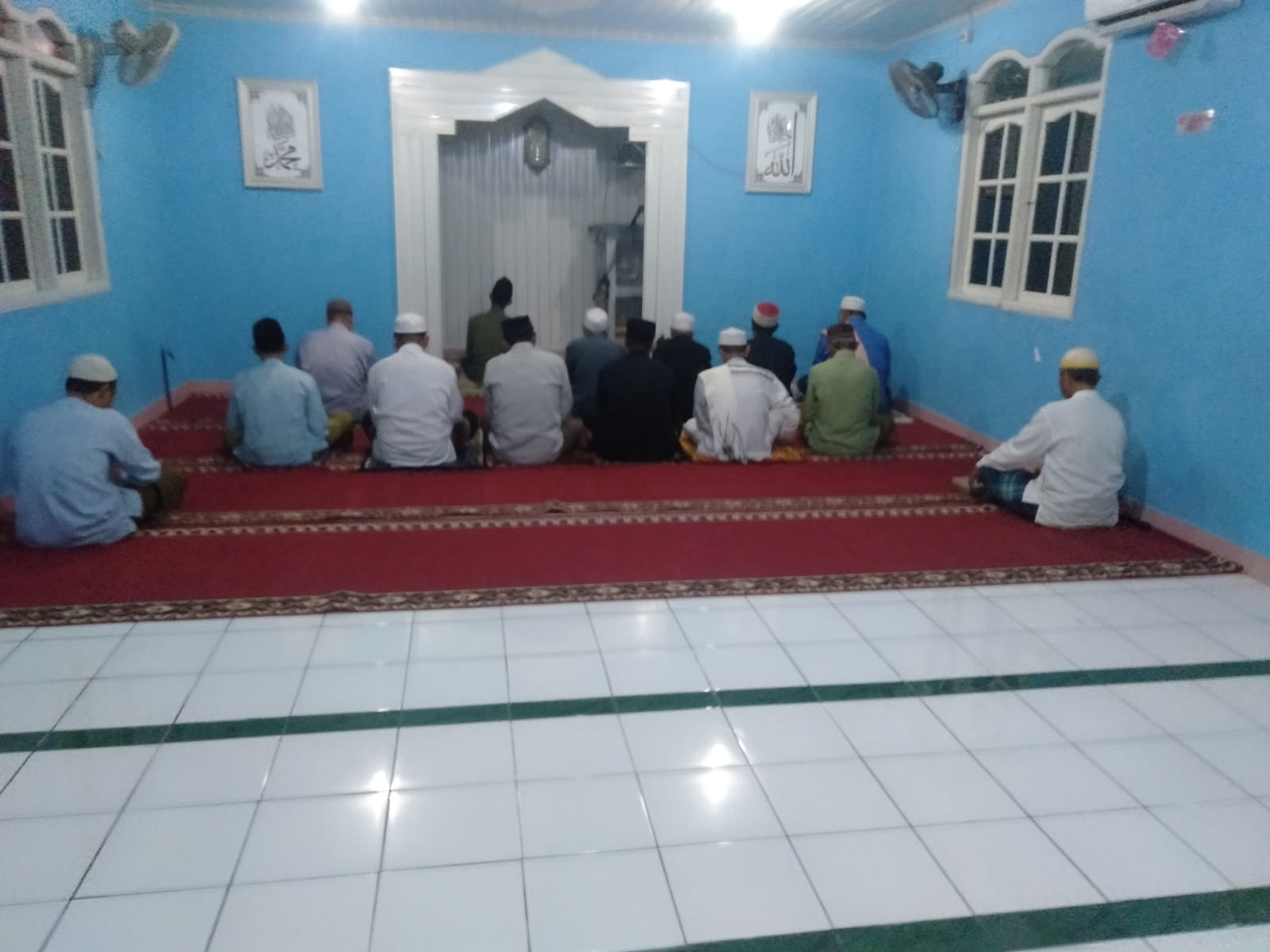 Ketua Bidang Usaha dan Koperasi IWO I Kota Tangerang Bersama Istri Jadi Teladan Memakmurkan Mushola Al-Amiin