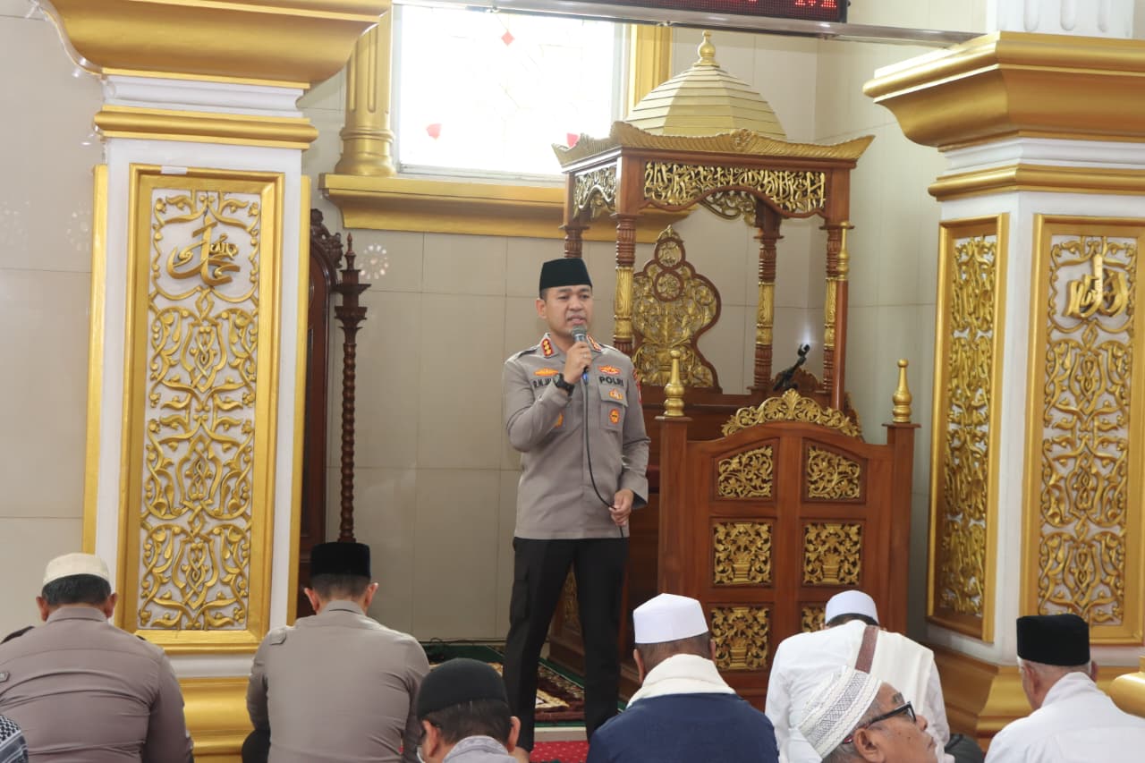 Kapolres Metro Tangerang Kota Gelar Jum’at Keliling dan Jum’at Curhat di Masjid Jami At-Taqwa Karawaci