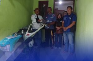 Kang Asep Hidayat Serahkan Bantuan Hand Traktor kepada Kelompok Tani Harapan Jaya