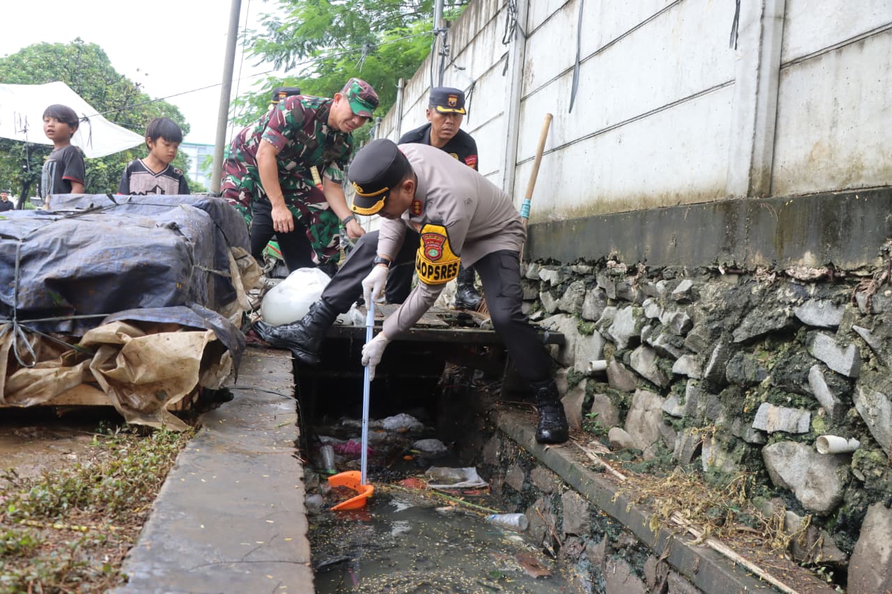 Polres Metro Tangerang Kota Gelar Apel dan Kurvey Bersama TNI dan Pemerintah Daerah Kota Tangerang di Pasar Babakan