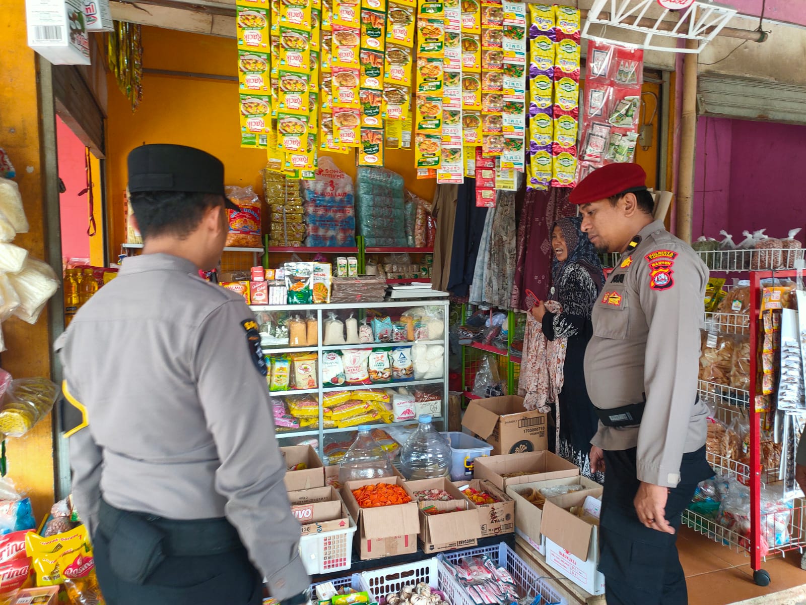 Pantau Stabilitas Harga, Polresta Tangerang Cek Harga Bapokting di Pasar Ciung Tigaraksa