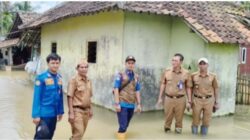 Camat Kemiri Tinjau Lokasi Banjir Pasca Hujan Deras di Kampung Kandayakan